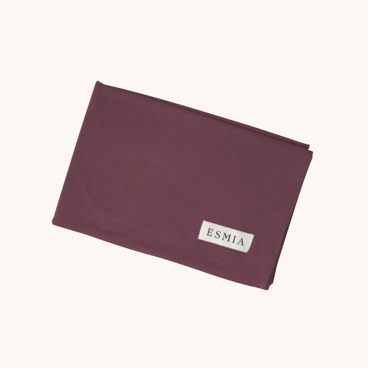 L'Étole ESMIA coloris Iris, hijab mauve plié à plat pour l'Esmienne, étiquette tissée ESMIA