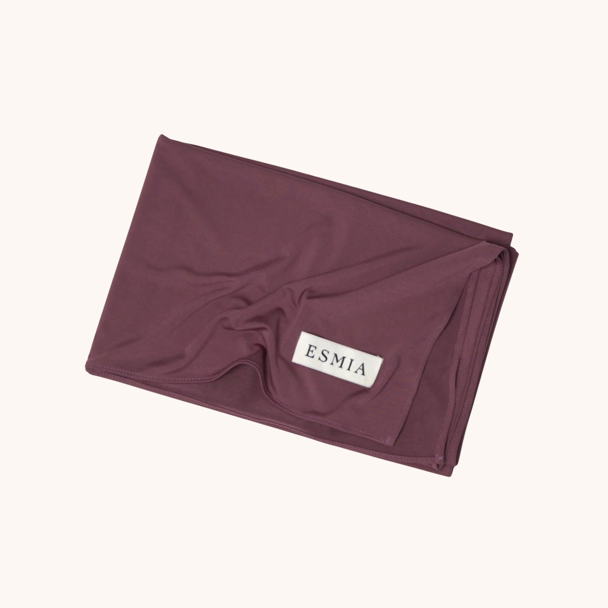 L'Étole ESMIA coloris Iris, hijab mauve présenté plié et drapé, étiquette ESMIA